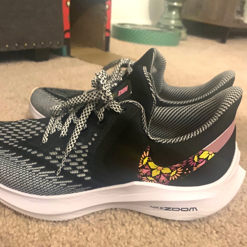 NIKE Zoom women’s running sneaker